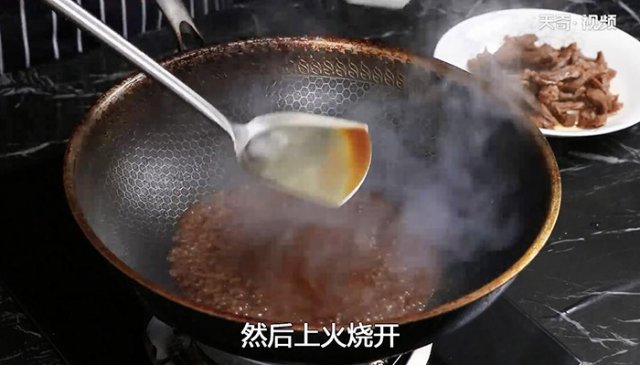 黄焖牛肉的做法家庭的做法 小(xiǎo)炒黄牛肉的做法