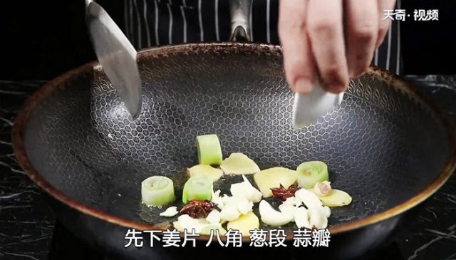 黄焖牛肉的做法家庭的做法 小(xiǎo)炒黄牛肉的做法